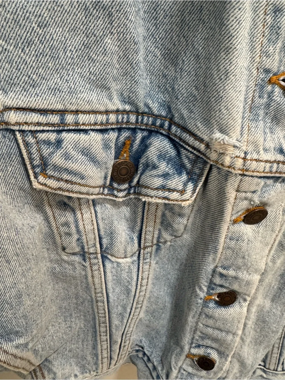 Levis Mens L Authentic Blue Denim Trucker Jean Jacket Faded Red Tag Short Y2K